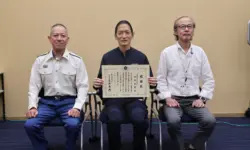 奈倉先生　東京消防庁より感謝状授与の様子